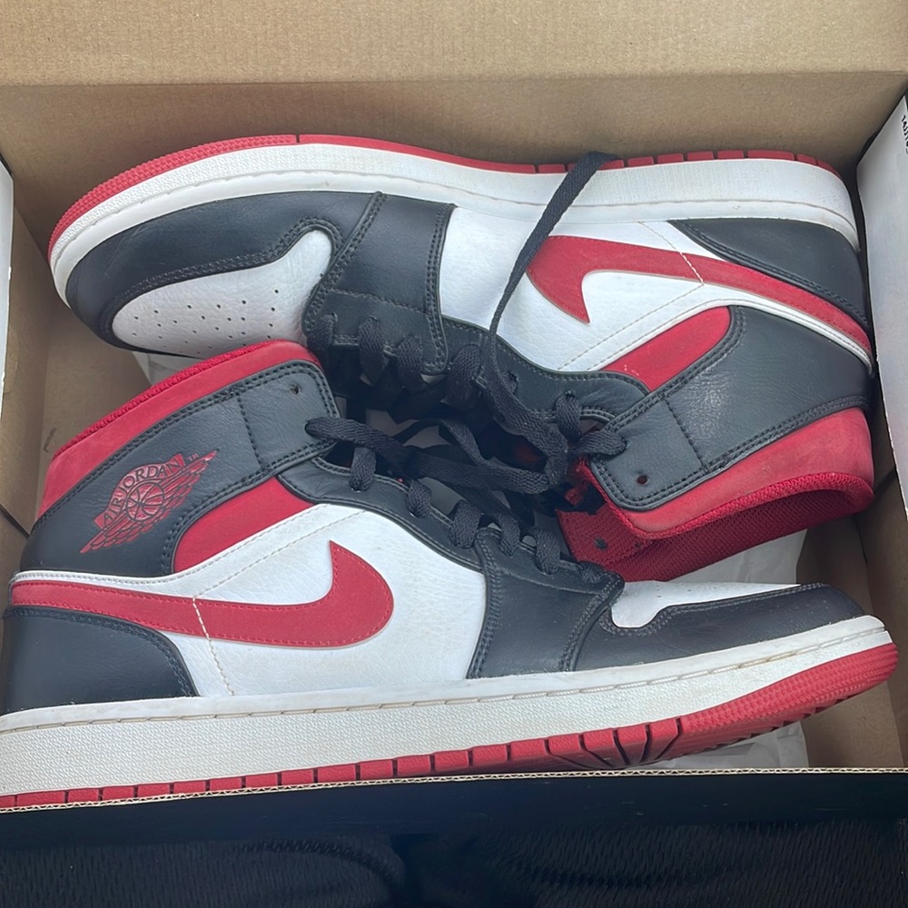 Jordan 1 Mid “Gym Red”